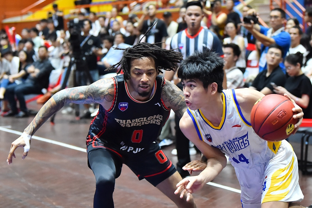 Các cầu thủ đội khách liên tục phải sử dụng các tình huống đột phá cá nhân để tiếp cận bảng rổ của Thang Long Warriors.