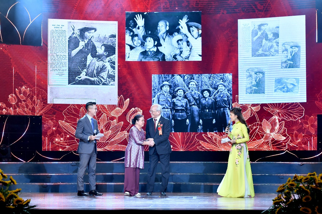 [Ảnh] Lễ trao giải thưởng sáng tác, quảng bá tác phẩm văn học, nghệ thuật, báo chí về chủ đề “Học tập và làm theo tư tưởng, đạo đức, phong cách Hồ Chí Minh” ảnh 6