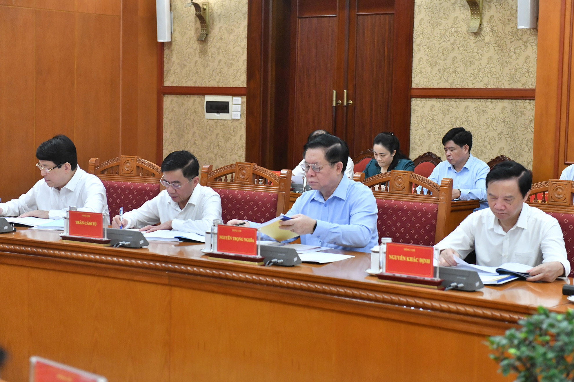 Các đại biểu tham dự phiên họp.