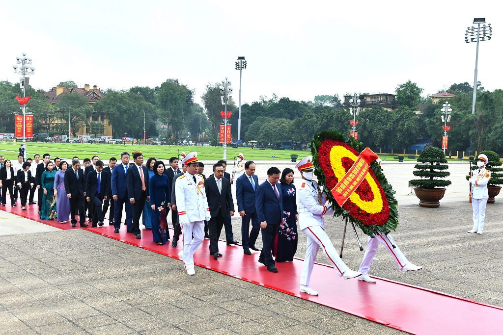[Ảnh] Lãnh đạo Đảng, Nhà nước vào Lăng viếng Chủ tịch Hồ Chí Minh ảnh 10
