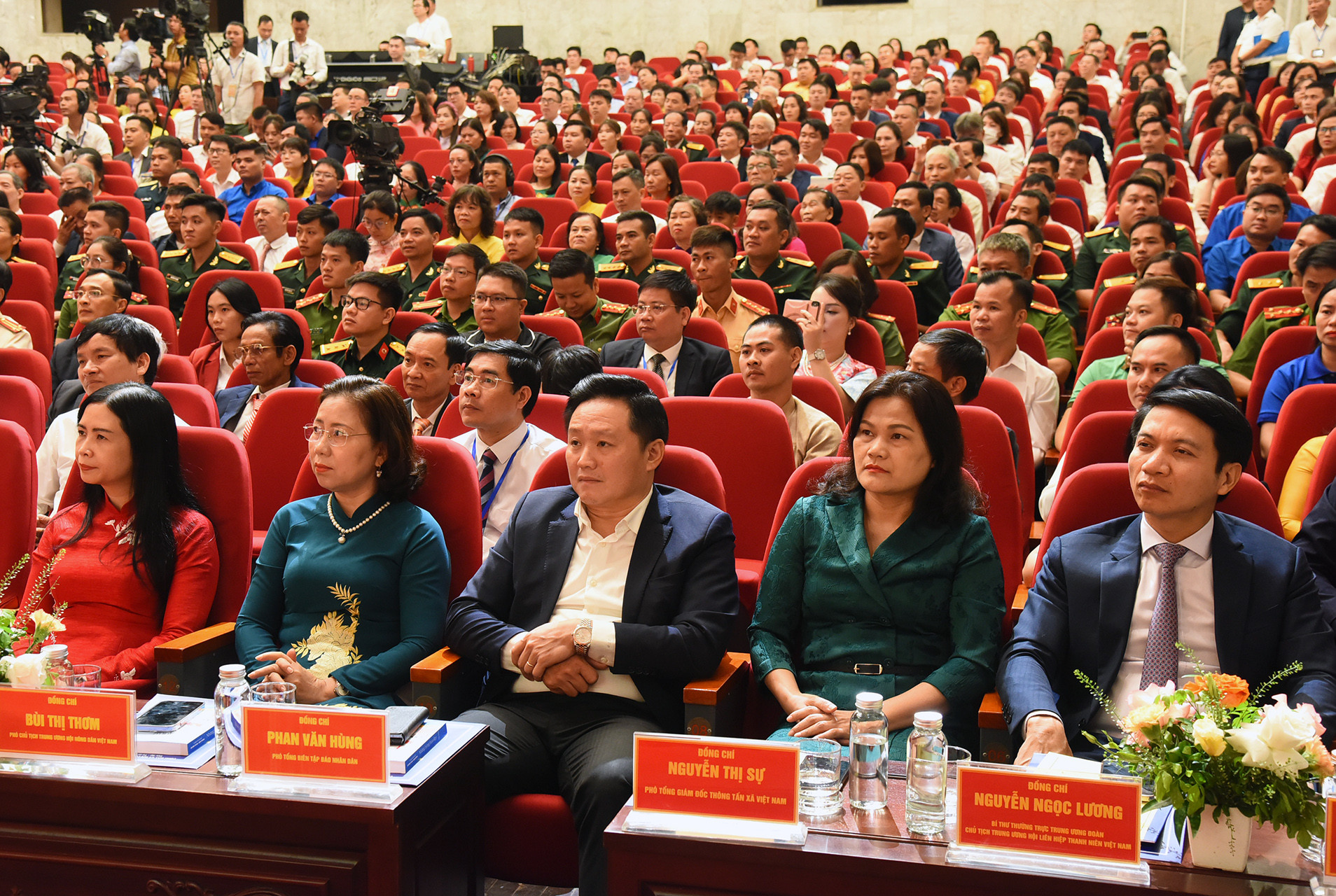 [Ảnh] Thủ tướng Phạm Minh Chính dự hội nghị vinh danh “Công dân Thủ đô ưu tú” năm 2023 ảnh 6