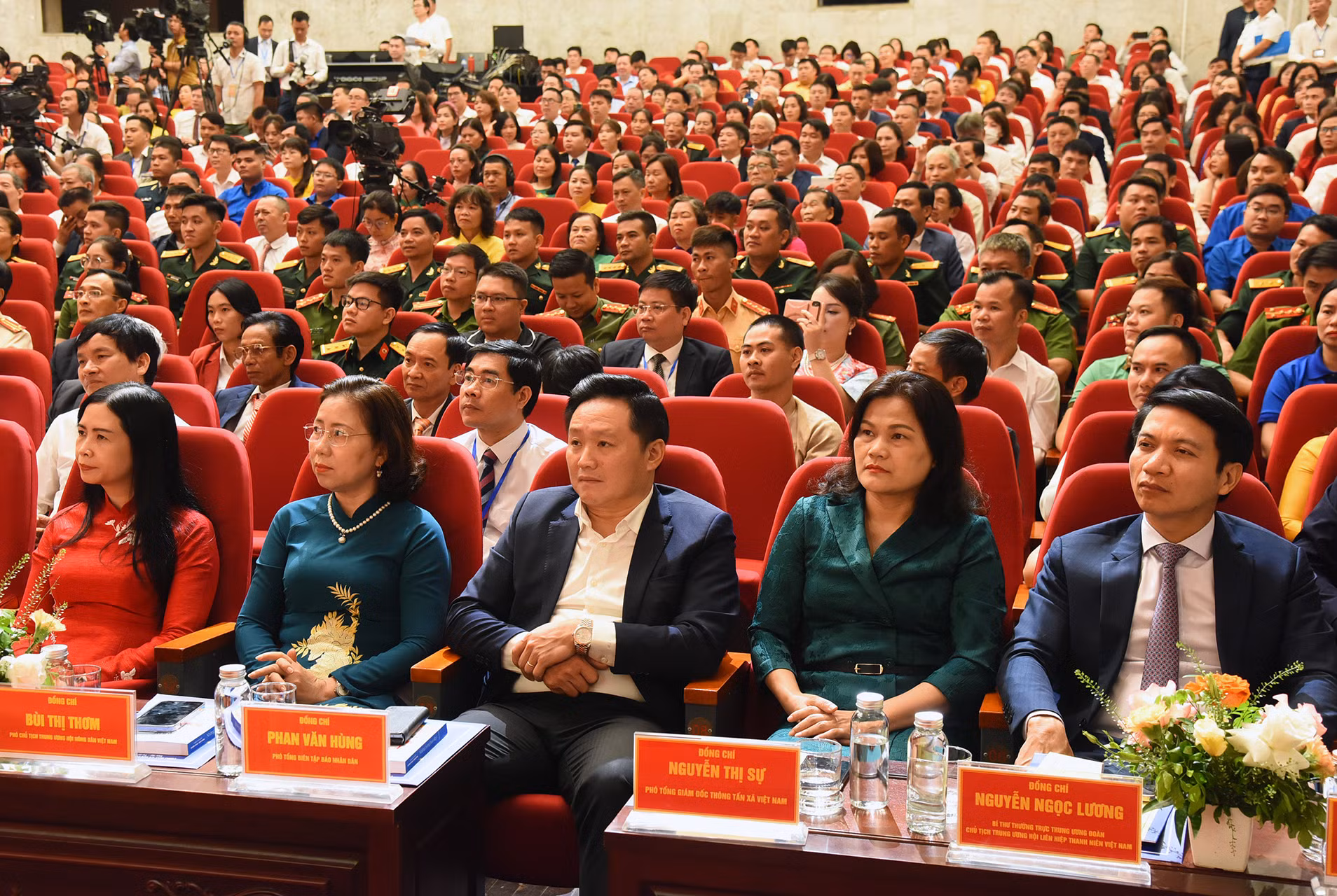 [Ảnh] Thủ tướng Phạm Minh Chính dự hội nghị vinh danh “Công dân Thủ đô ưu tú” năm 2023 ảnh 6