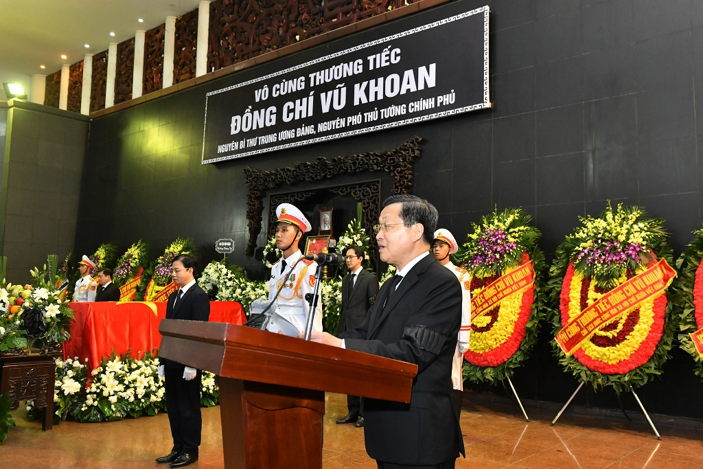 Bí thư Trung ương Đảng, Phó Thủ tướng Chính phủ Lê Minh Khái,Trưởng Ban Lễ tang đọc điếu văn.