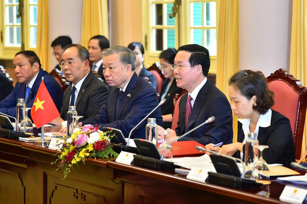 [Ảnh] Chủ tịch nước Võ Văn Thưởng đón, hội đàm với Tổng thống Cộng hòa Kazakhstan ảnh 10