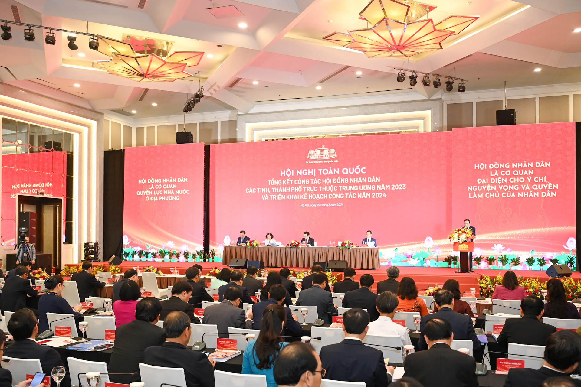 Quang cảnh hội nghị toàn quốc tổng kết công tác Hội đồng nhân dân các tỉnh, thành phố năm 2023 và triển khai kế hoạch công tác năm 2024. Quang cảnh hội nghị toàn quốc tổng kết công tác Hội đồng nhân dân các tỉnh, thành phố năm 2023 và triển khai kế hoạch công tác năm 2024.