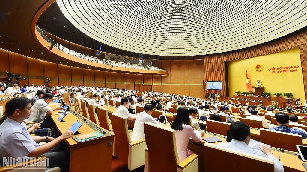 Quang cảnh phiên thảo luận tại Hội trường Diên Hồng về đánh giá bổ sung kết quả thực hiện kế hoạch phát triển kinh tế-xã hội và ngân sách nhà nước năm 2022; tình hình thực hiện kế hoạch phát triển kinh tế-xã hội và ngân sách nhà nước những tháng đầu năm 2023, ngày 31/5.