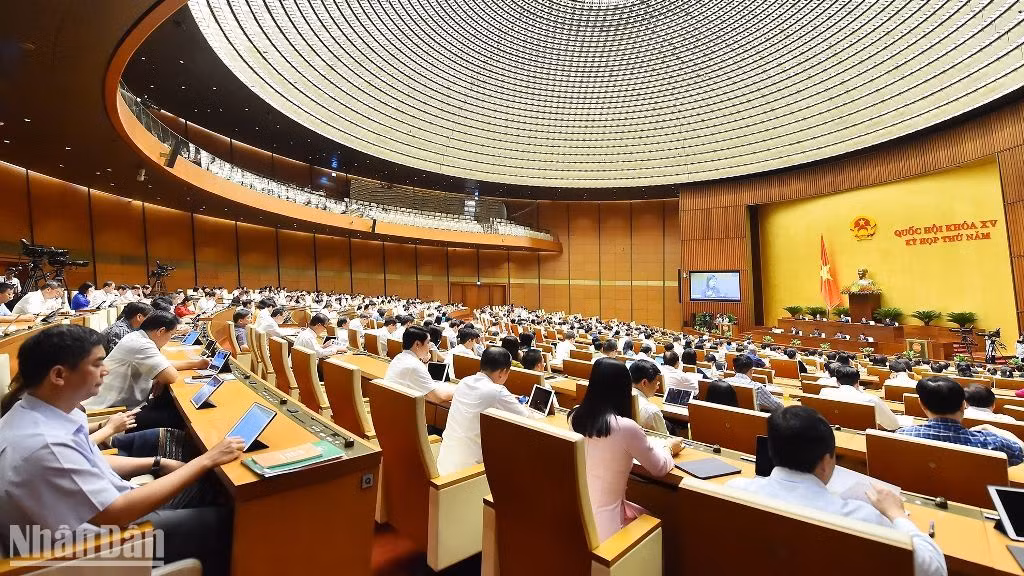 Quang cảnh phiên thảo luận tại Hội trường Diên Hồng về đánh giá bổ sung kết quả thực hiện kế hoạch phát triển kinh tế-xã hội và ngân sách nhà nước năm 2022; tình hình thực hiện kế hoạch phát triển kinh tế-xã hội và ngân sách nhà nước những tháng đầu năm 2023, ngày 31/5.