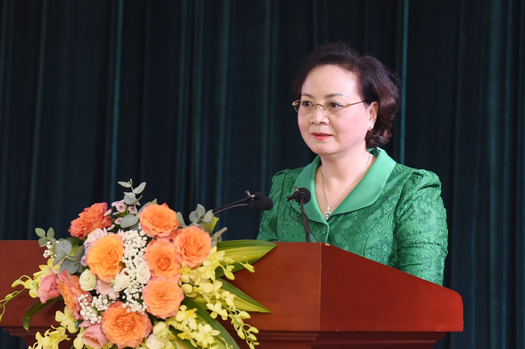 Đồng chí Phạm Thị Thanh Trà, Phó Trưởng Ban Tổ chức Trung ương, Bộ trưởng Nội vụ phát biểu tại cuộc làm việc.