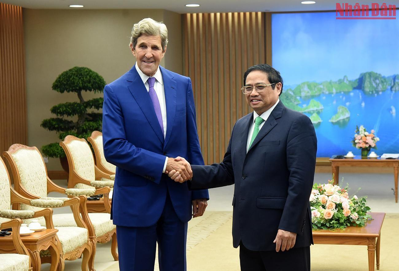 Thủ tướng Phạm Minh Chính đón ông John Kerry, Đặc phái viên của Tổng thống Mỹ về biến đổi khí hậu đang thăm và làm việc ở Việt Nam.