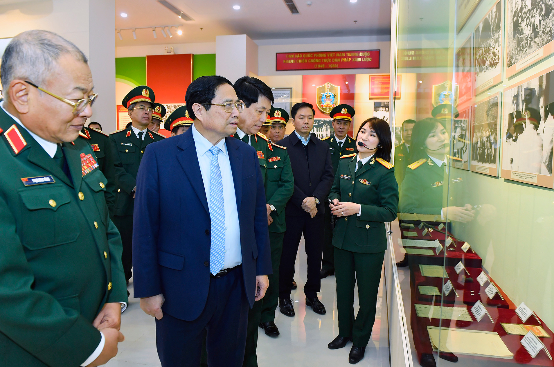 Thủ tướng Phạm Minh Chính thăm Bảo tàng truyền thống của Tình báo Quốc phòng.