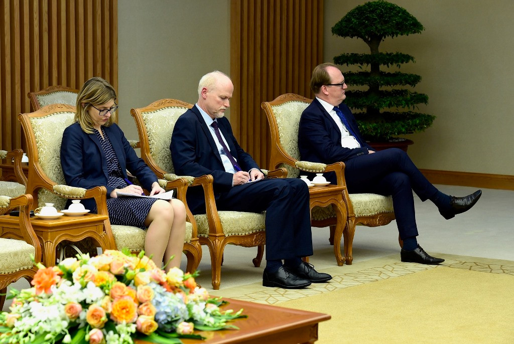 Các thành viên đi cùng đoàn với ông Mathias Cormann tham dự buổi tiếp.