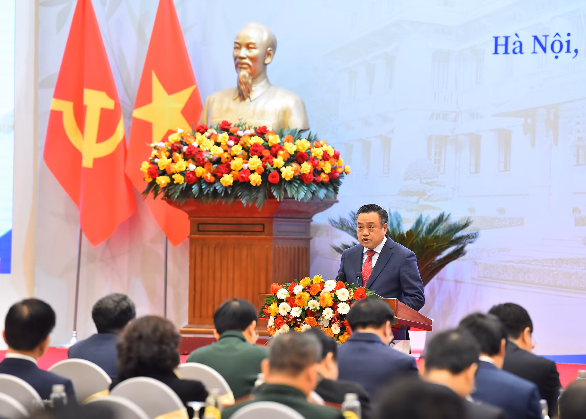 Chủ tịch Ủy ban Nhân dân thành phố Hà Nội Trần Sỹ Thanh trình bày tham luận tại phiên khai mạc hội nghị.