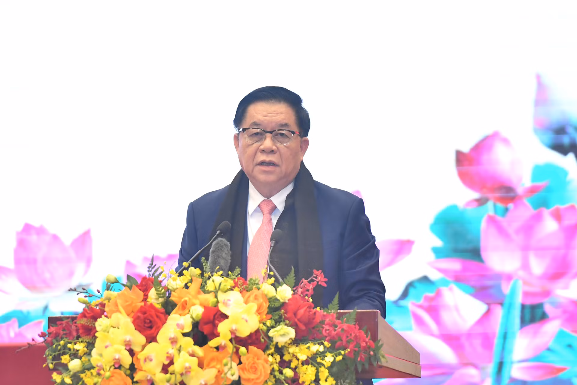 Trưởng Ban Tuyên giáo Trung ương Nguyễn Trọng Nghĩa phát biểu tại hội nghị.