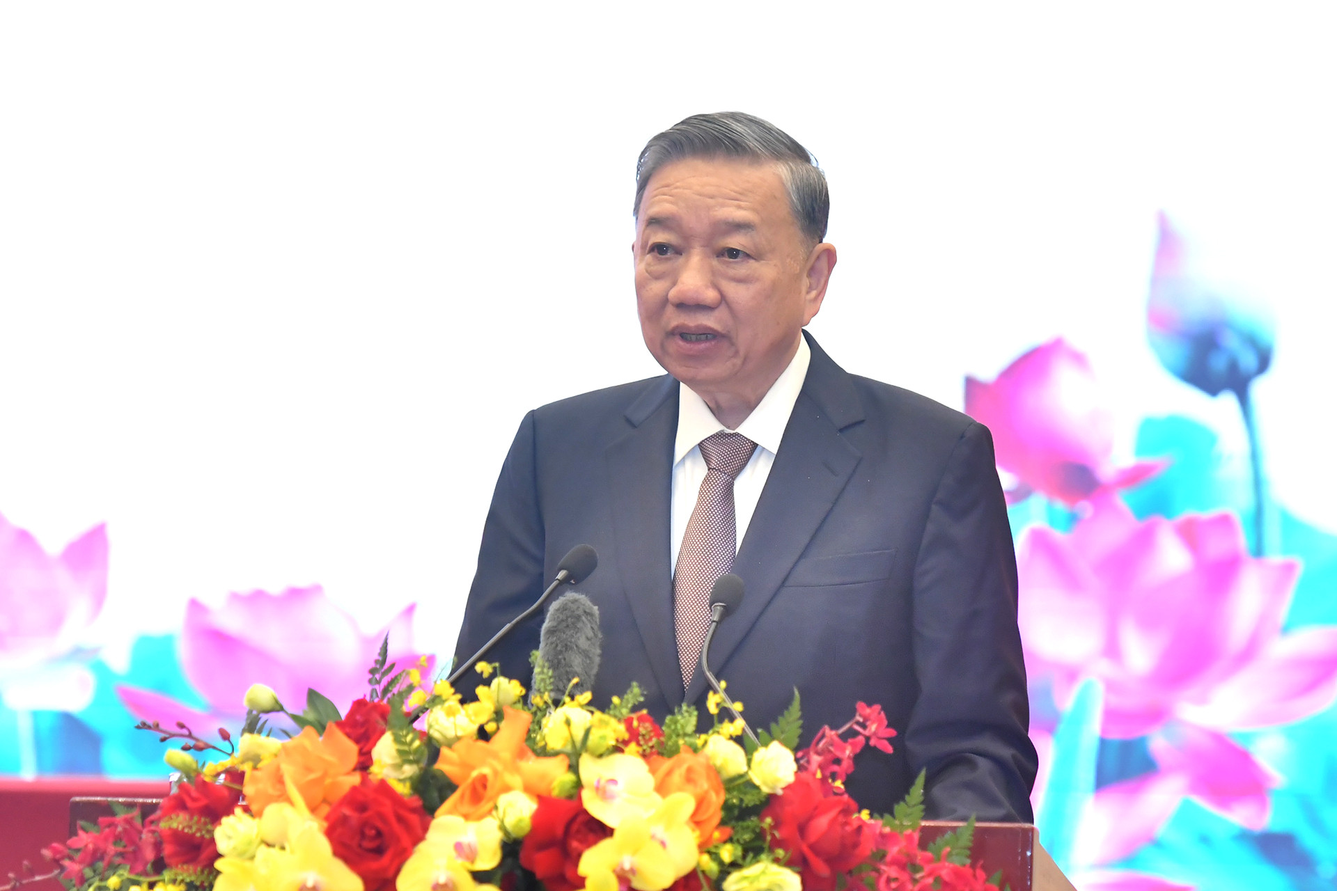 Tổng Bí thư Tô Lâm phát biểu tại hội nghị gặp mặt đại biểu văn nghệ sĩ.