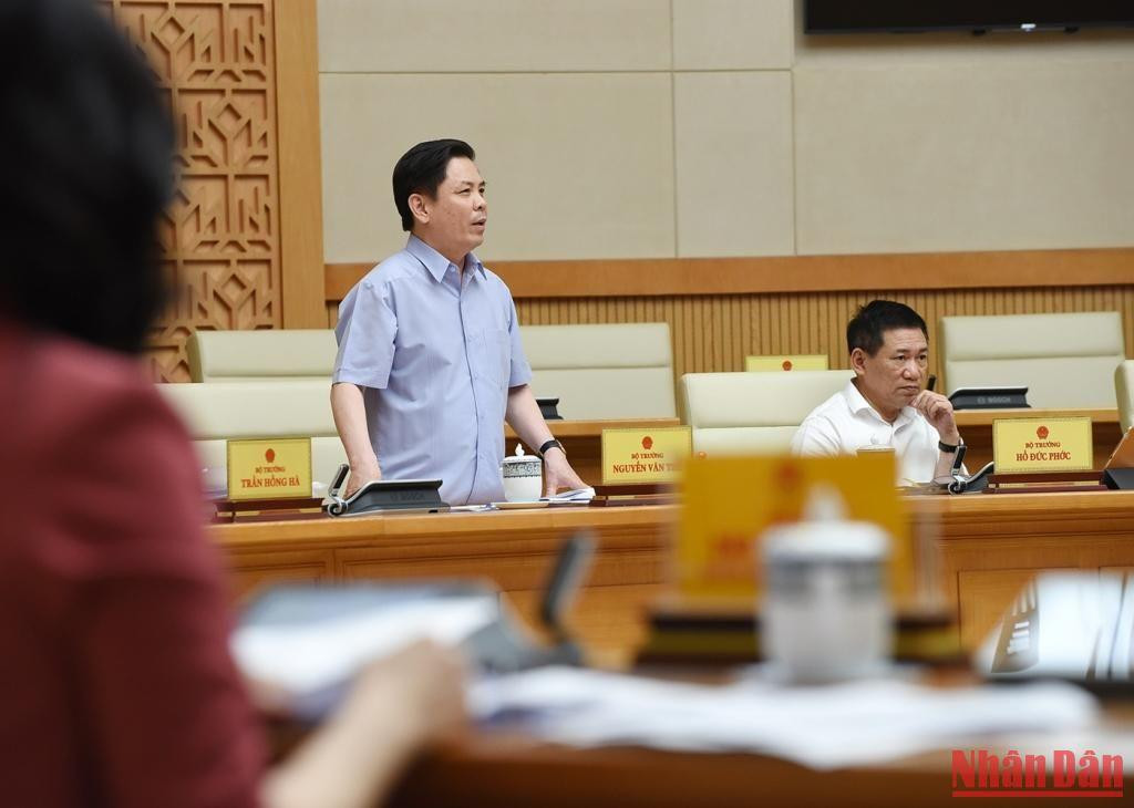 Bộ trưởng Giao thông vận tải Nguyễn Văn Thể phát biểu.