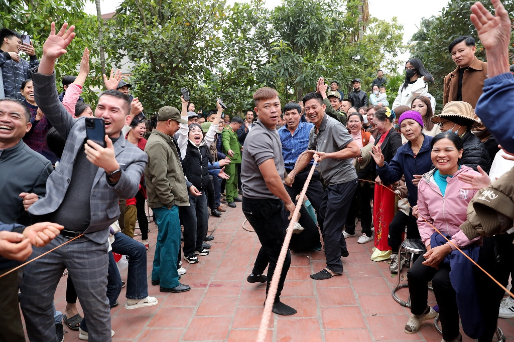 [Ảnh] Đặc sắc nghi lễ rước nước trong Lễ hội đền thờ Đức Vua Trần Minh Tông ảnh 5