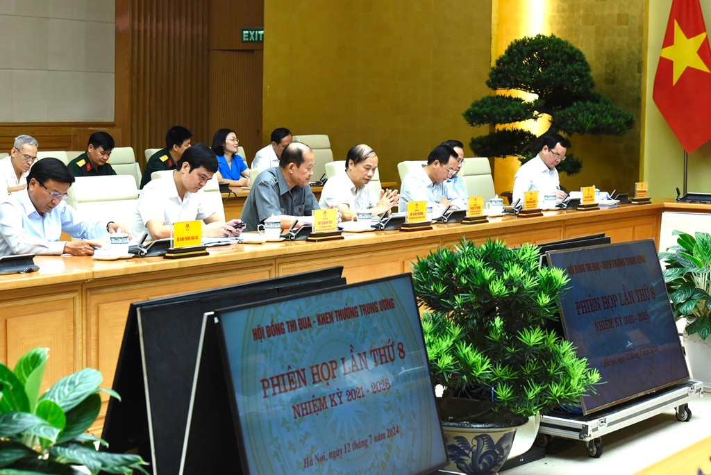 Các thành viên Hội đồng Thi đua-Khen thưởng Trung ương tham dự Phiên họp lần thứ 8 của Hội đồng.