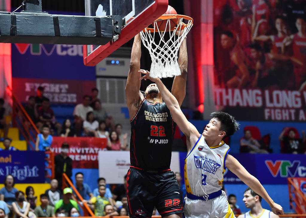 Với 20 điểm cùng 17 rebounds (trong đó có đến 8 rebounds trên phần sân đối phương), John Fields xứng đáng với danh hiệu Cầu thủ xuất sắc nhất trận đấu (MVP).