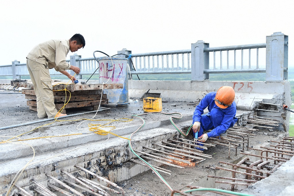 [Ảnh] Gấp rút đưa dự án cầu Vĩnh Tuy giai đoạn 2 về đích ảnh 4