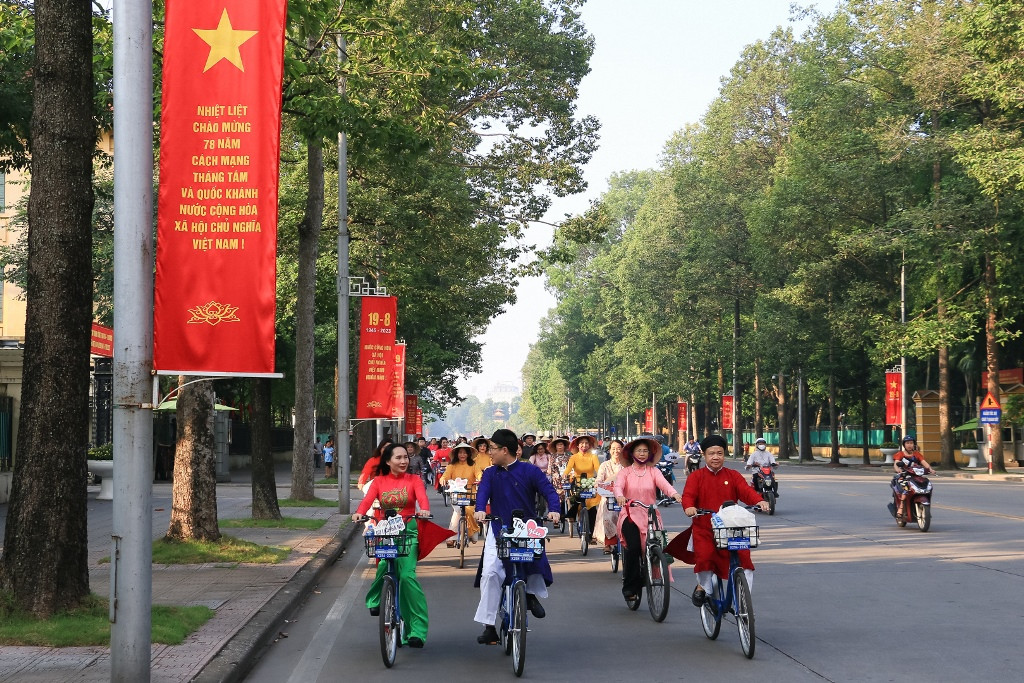 Chương trình vô cùng ý nghĩa khi được tổ chức nhân dịp kỷ niệm 78 năm Cách mạng Tháng Tám và Quốc khánh 2/9. Đây cũng là lần đầu tiên sự kiện được tổ chức nhằm tái hiện vẻ đẹp của con người Tràng An thanh lịch, thông qua chuỗi hành động kết nối di sản.