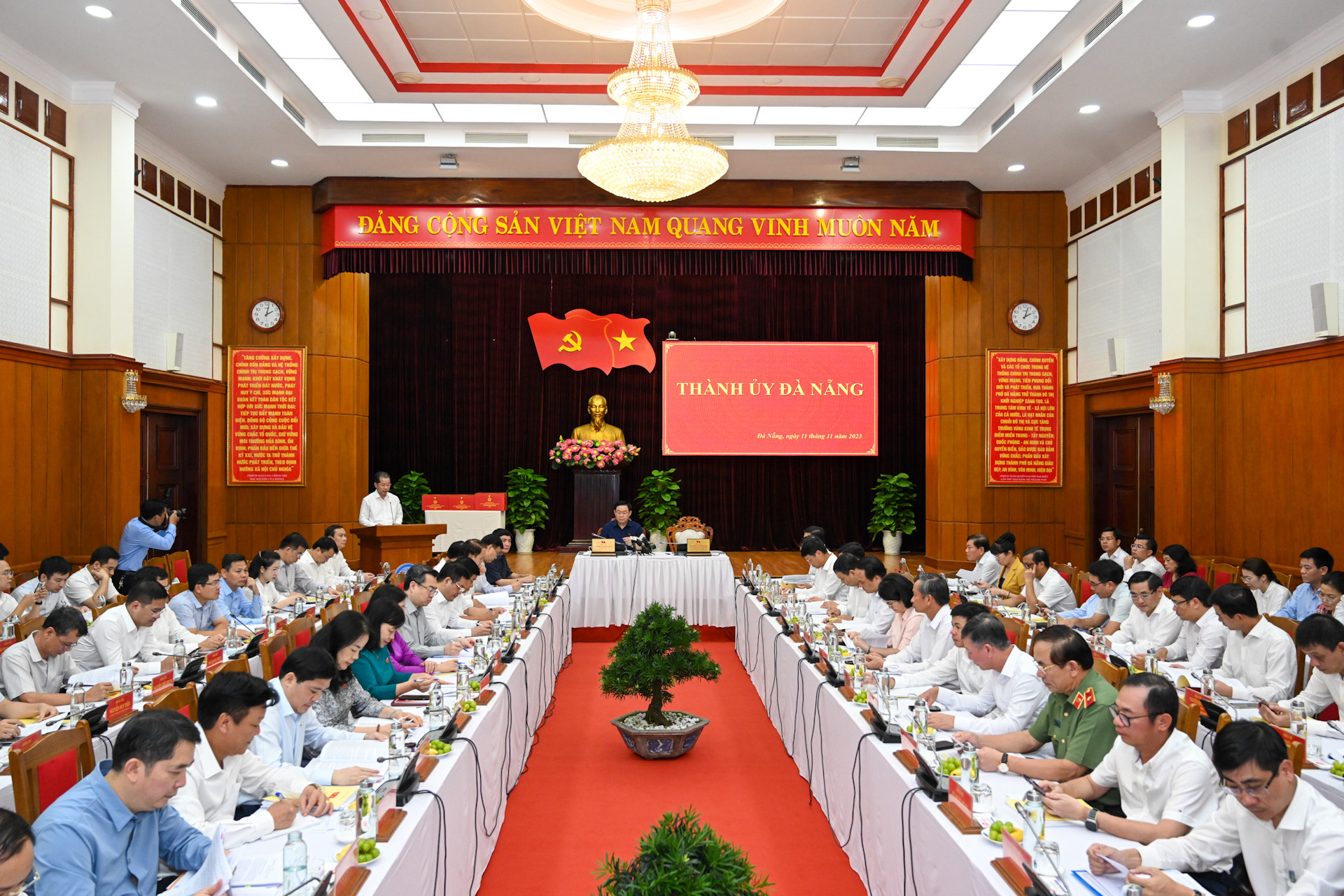 Quang cảnh buổi làm việc với Ban Thường vụ Thành ủy Đà Nẵng.