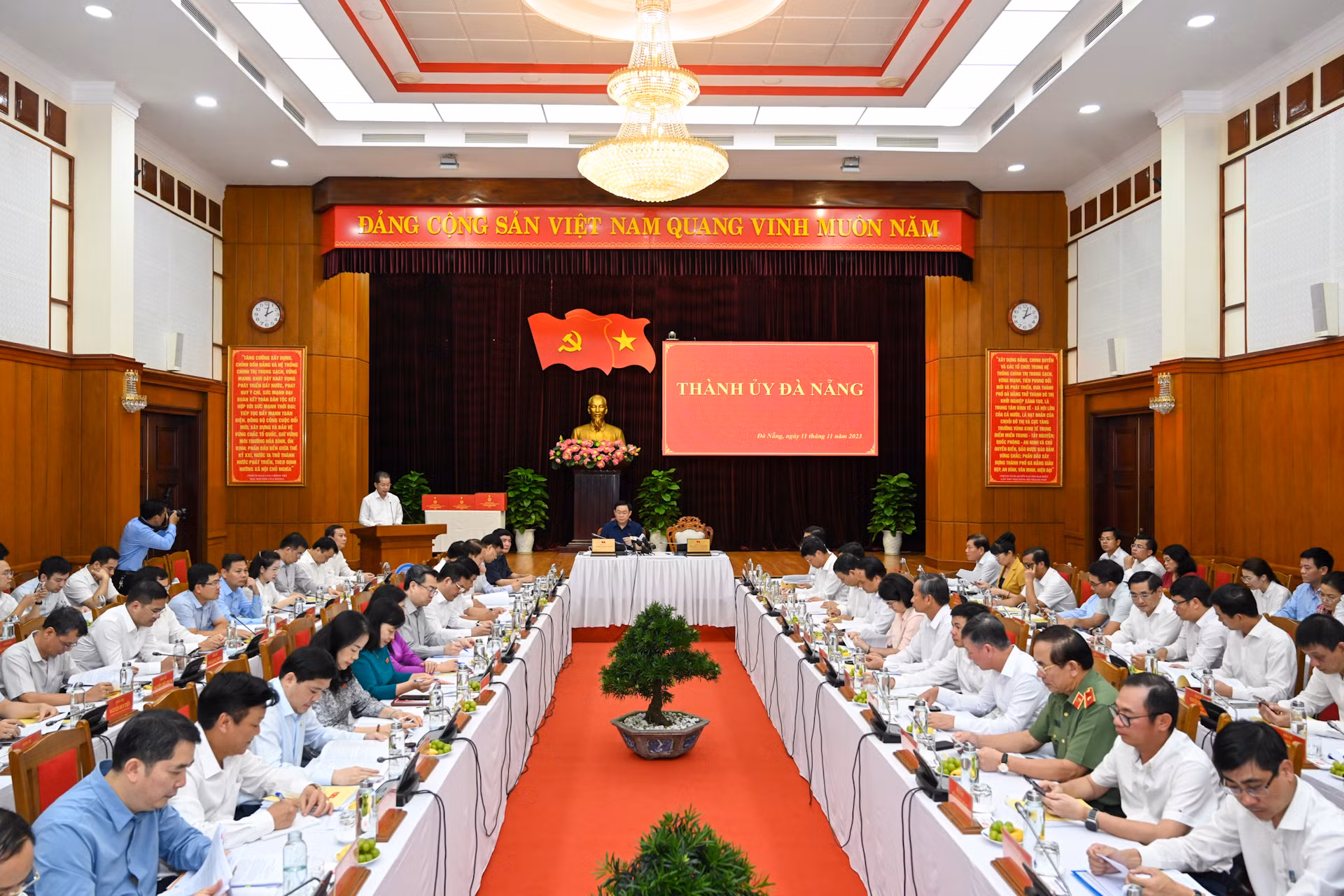 Quang cảnh buổi làm việc với Ban Thường vụ Thành ủy Đà Nẵng.