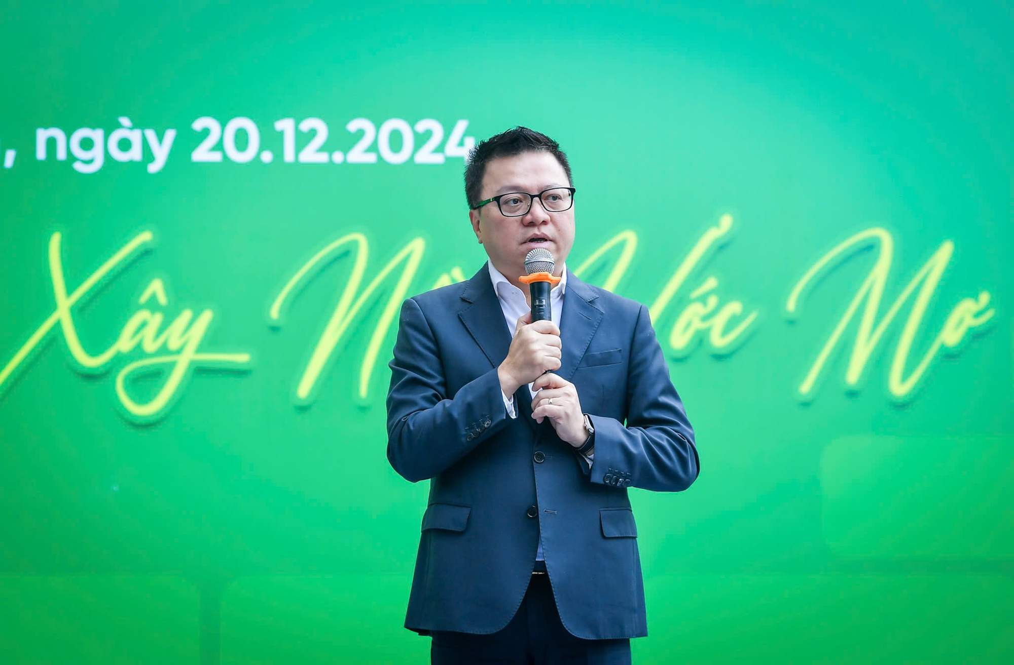 Đồng chí Lê Quốc Minh, Ủy viên Trung ương Đảng, Tổng Biên tập Báo Nhân Dân, Phó Trưởng Ban Tuyên giáo Trung ương, Chủ tịch Hội Nhà báo Việt Nam phát biểu tại sự kiện. Đồng chí Lê Quốc Minh, Ủy viên Trung ương Đảng, Tổng Biên tập Báo Nhân Dân, Phó Trưởng Ban Tuyên giáo Trung ương, Chủ tịch Hội Nhà báo Việt Nam phát biểu tại sự kiện.