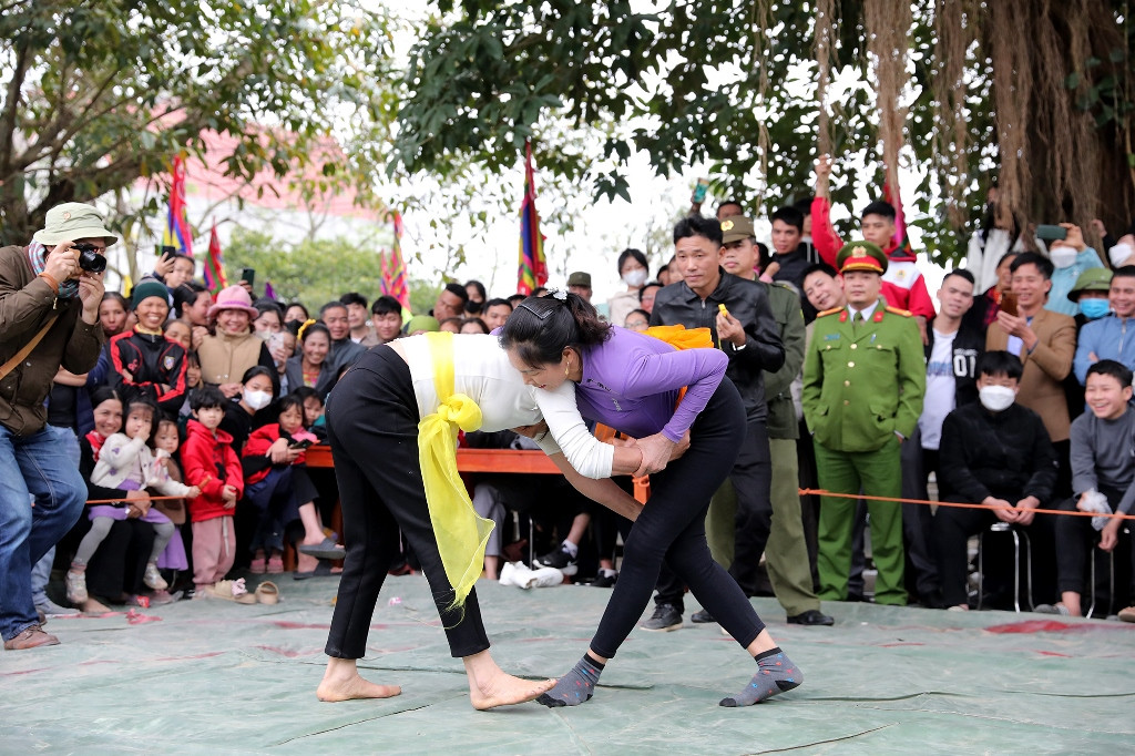 [Ảnh] Đặc sắc nghi lễ rước nước trong Lễ hội đền thờ Đức Vua Trần Minh Tông ảnh 16