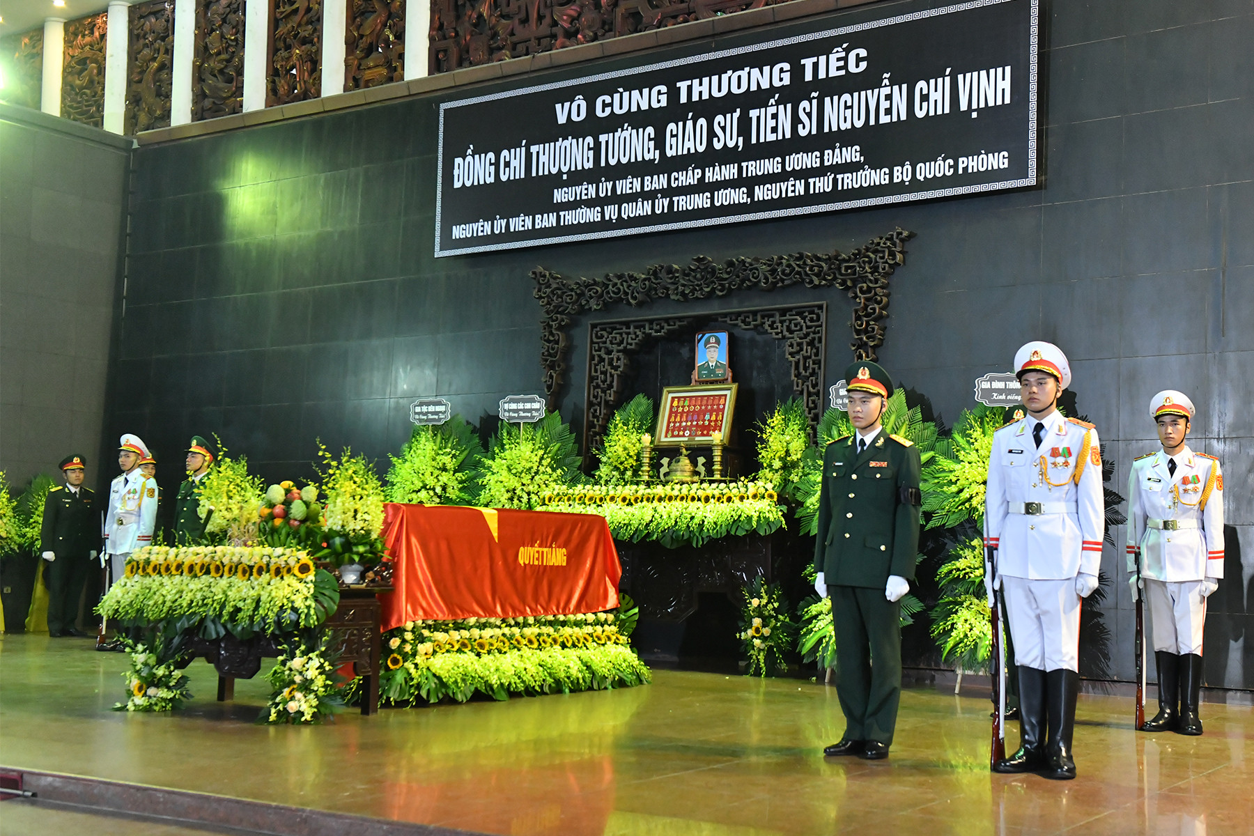 Lễ tang đồng chí Thượng tướng, Giáo sư, Tiến sĩ Nguyễn Chí Vịnh được tổ chức tại Nhà tang lễ quốc gia, số 5 Trần Thánh Tông, Hà Nội.