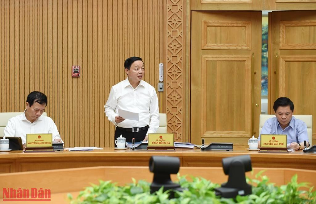 Bộ trưởng Tài nguyên và Môi trường Trần Hồng Hà báo cáo xây dựng dự án Luật Đất đai (sửa đổi).