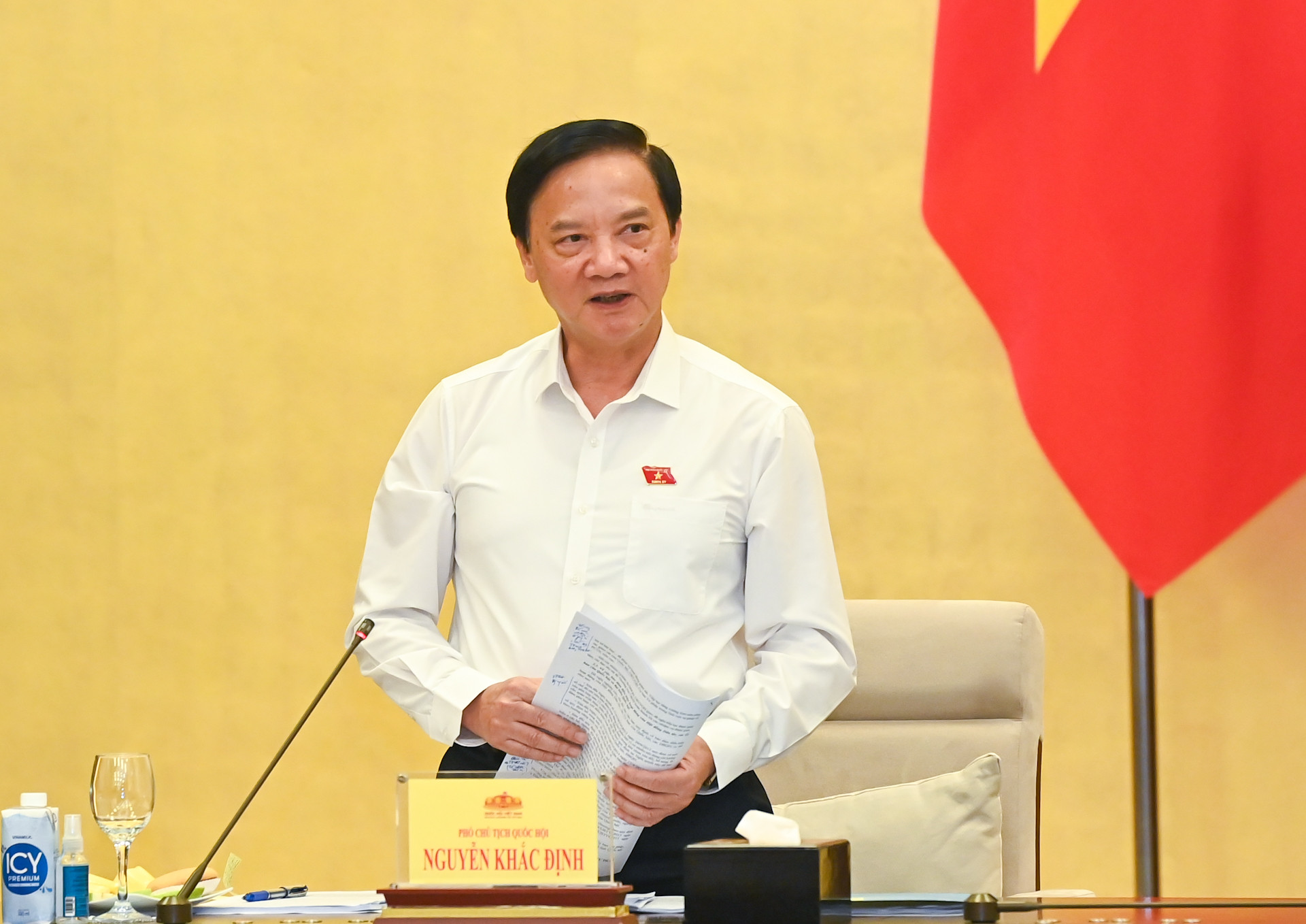 Phó Chủ tịch Quốc hội Nguyễn Khắc Định phát biểu tại buổi làm việc.