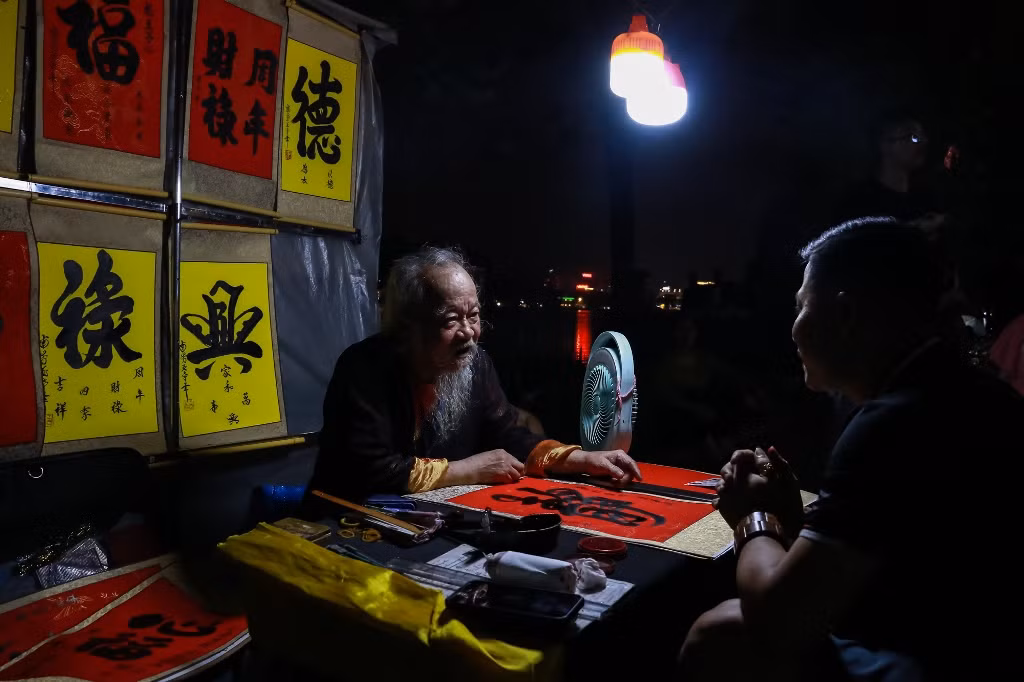 [Ảnh] Phố đi bộ Hồ Gươm thực hiện tiết kiệm điện ảnh 9