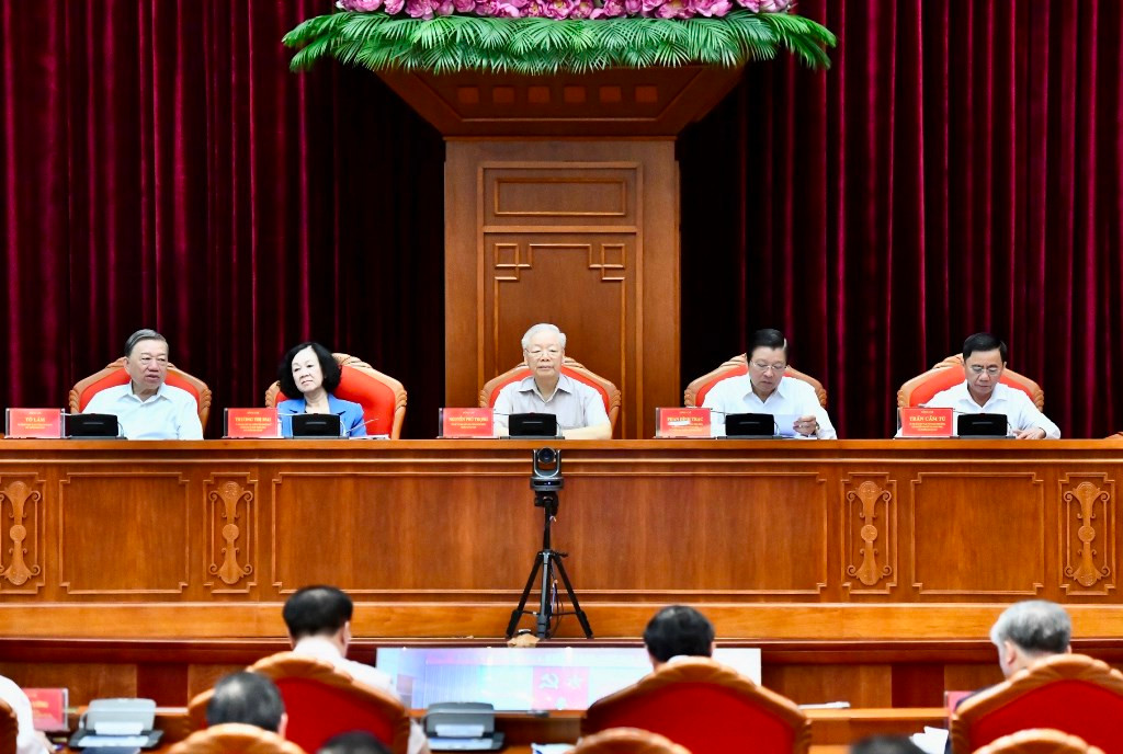 Tổng Bí thư Nguyễn Phú Trọng và các đồng chí lãnh đạo Đảng, Nhà nước chủ trì hội nghị.