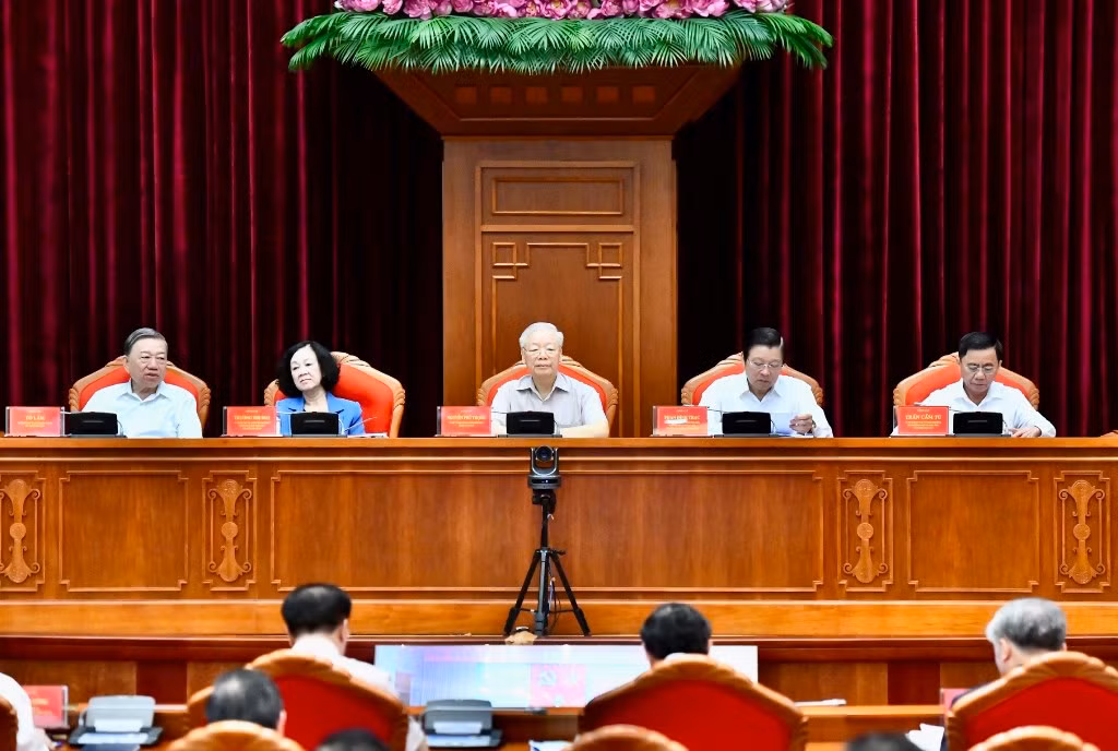 Tổng Bí thư Nguyễn Phú Trọng và các đồng chí lãnh đạo Đảng, Nhà nước chủ trì hội nghị.