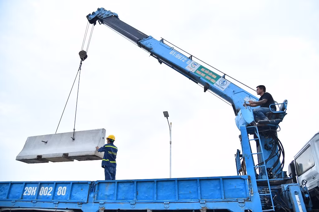 [Ảnh] Gấp rút đưa dự án cầu Vĩnh Tuy giai đoạn 2 về đích ảnh 7