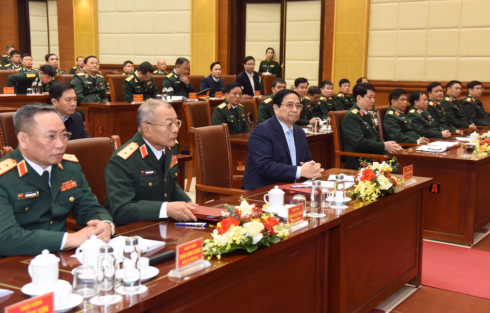 Thủ tướng Phạm Minh Chính và cán bộ, lãnh đạo Tổng cục II - Bộ Quốc phòng tại buổi chúc Tết.