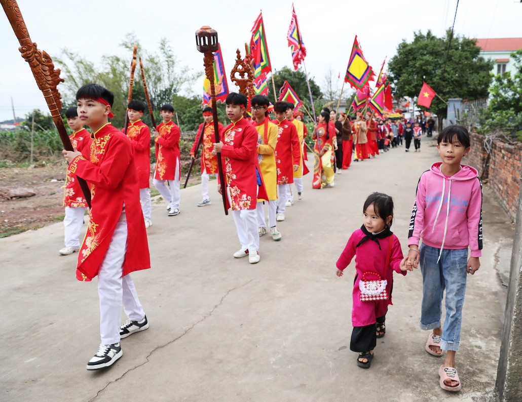 [Ảnh] Đặc sắc nghi lễ rước nước trong Lễ hội đền thờ Đức Vua Trần Minh Tông ảnh 6
