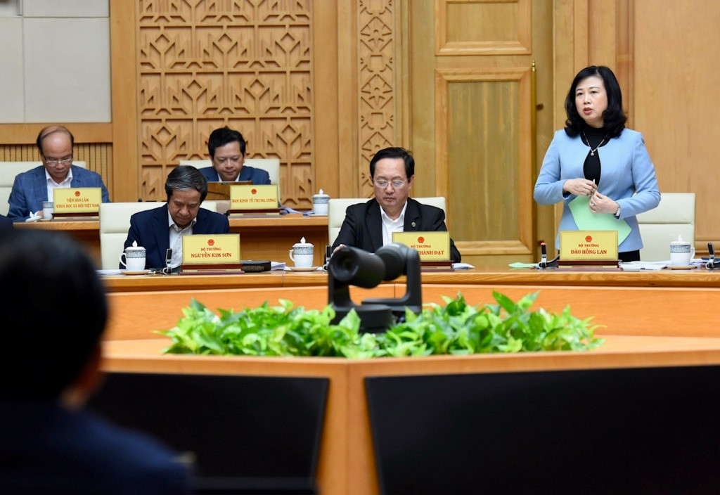 Bộ trưởng Y tế Đào Hồng Lan phát biểu tại phiên họp. Bộ trưởng Y tế Đào Hồng Lan phát biểu tại phiên họp.