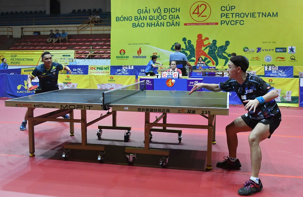 Cặp đấu thứ tư giữa Đinh Anh Hoàng và Nguyễn Anh Tú được người hâm mộ cổ vũ nhiệt tình. Cặp đấu thứ tư giữa Đinh Anh Hoàng và Nguyễn Anh Tú được người hâm mộ cổ vũ nhiệt tình.