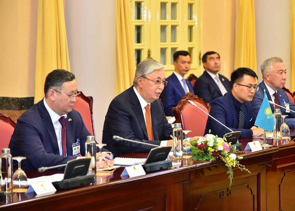 [Ảnh] Chủ tịch nước Võ Văn Thưởng đón, hội đàm với Tổng thống Cộng hòa Kazakhstan ảnh 12