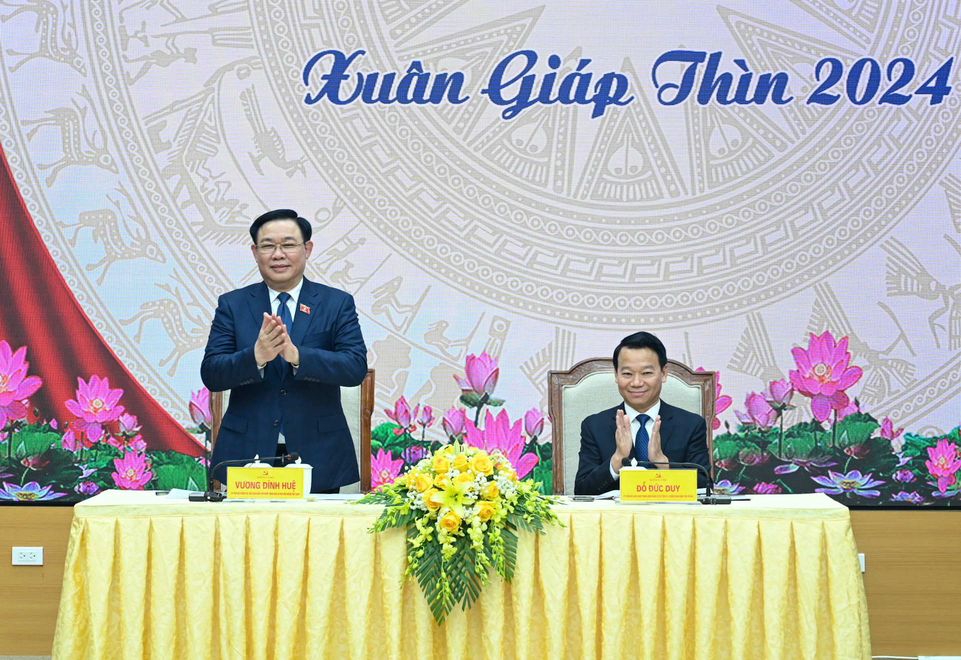 Chủ tịch Quốc hội Vương Huệ chủ trì buổi làm việc với Ban Thường vụ Tỉnh ủy Yên Bái.