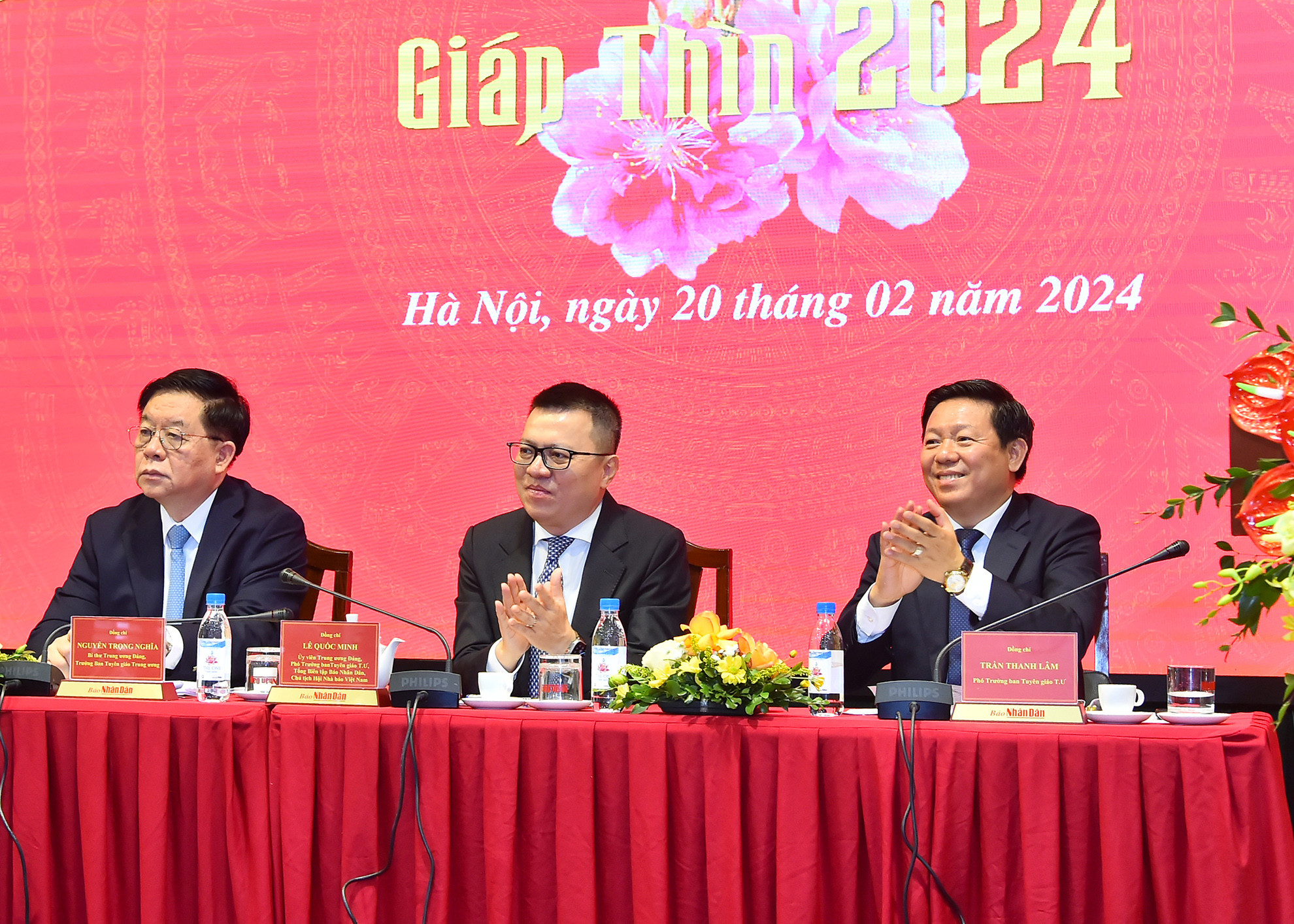 Đồng chí Nguyễn Trọng Nghĩa, Bí thư Trung ương Đảng, Trưởng Ban Tuyên giáo Trung ương cùng các đồng chí lãnh đạo Ban Tuyên giáo Trung ương, Báo Nhân Dân và Hội Nhà báo Việt Nam tại Hội nghị Giao ban báo chí đầu Xuân Giáp Thìn 2024. Đồng chí Nguyễn Trọng Nghĩa, Bí thư Trung ương Đảng, Trưởng Ban Tuyên giáo Trung ương cùng các đồng chí lãnh đạo Ban Tuyên giáo Trung ương, Báo Nhân Dân và Hội Nhà báo Việt Nam tại Hội nghị Giao ban báo chí đầu Xuân Giáp Thìn 2024.