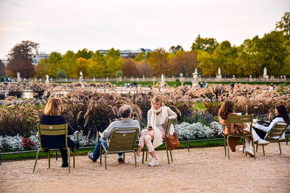 Tại Pháp, vào ngày chủ nhật hằng tuần, không khó để nhận thấy có rất nhiều hàng quán đóng cửa ngay cả trên những phố trung tâm hiện đại, sầm uất. Đơn giản vì người Pháp thích dành ngày cuối tuần cho sự những phút giây thư giãn. (Ảnh: MINH DUY)
