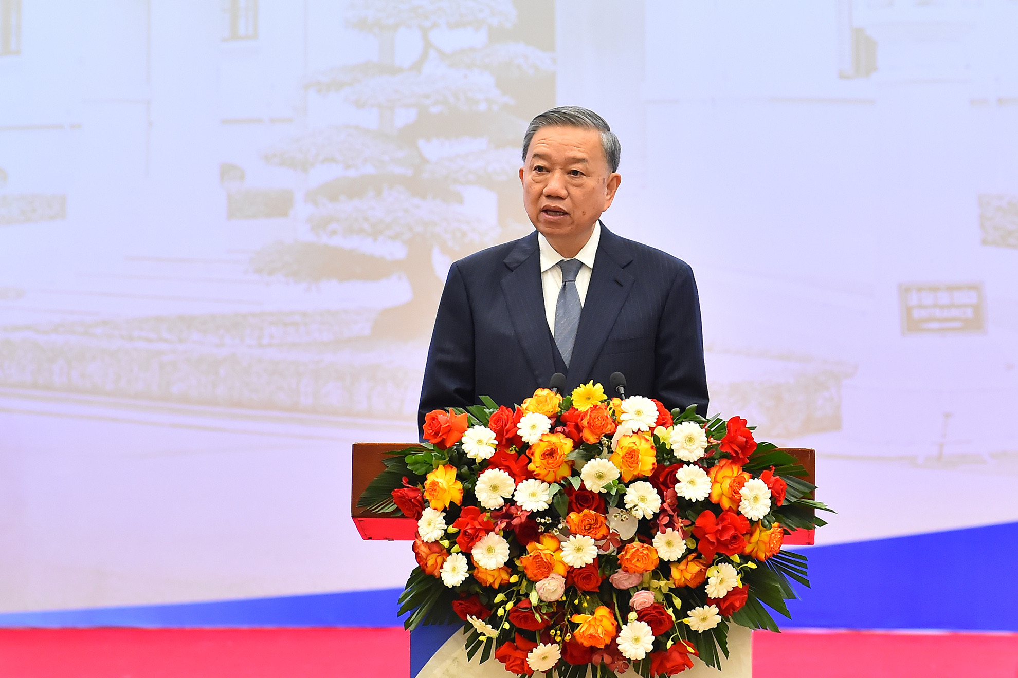 Bộ trưởng Công an Tô Lâm trình bày tham luận tại phiên khai mạc hội nghị.