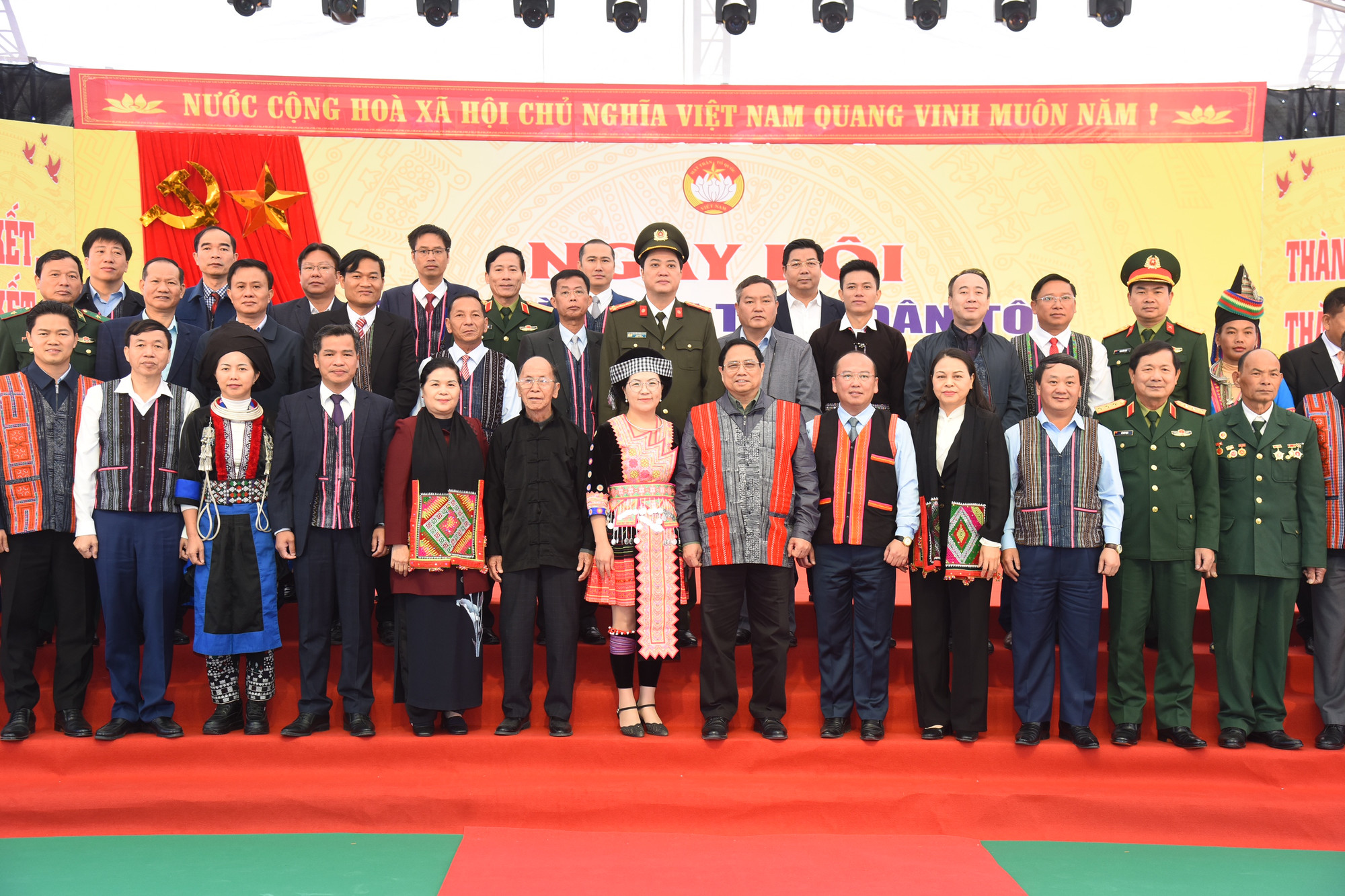 Thủ tướng Phạm Minh Chính với các đại biểu.