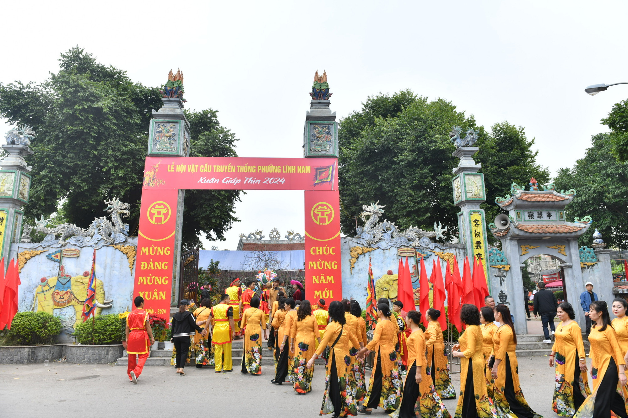 Sân đình Thúy Lĩnh là nơi hằng năm tổ chức lễ hội vật cầu. Sân đình Thúy Lĩnh là nơi hằng năm tổ chức lễ hội vật cầu.