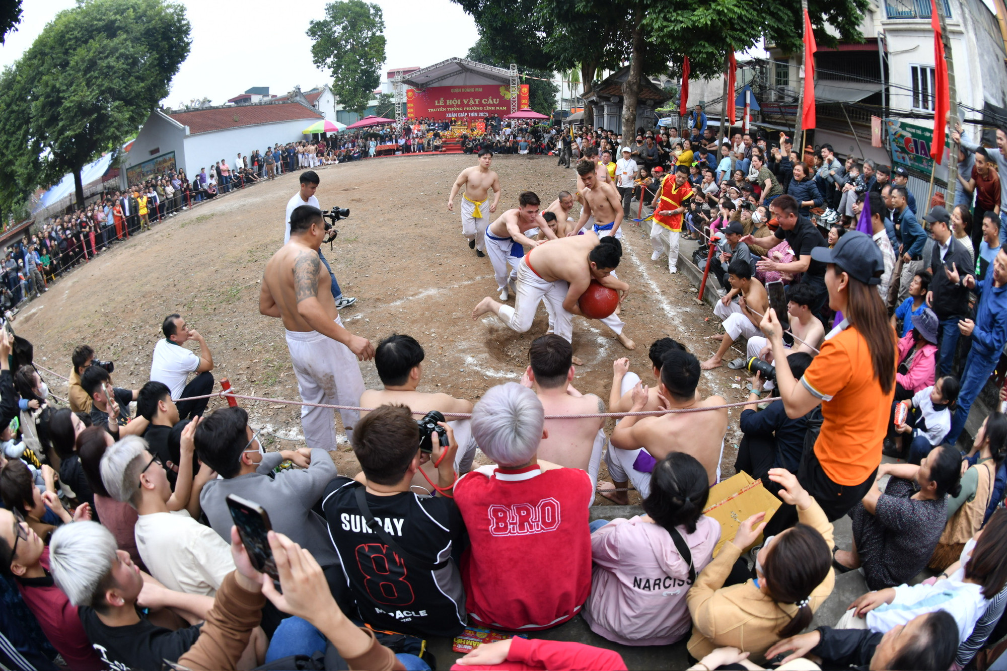 Hội vật làng Thúy Lĩnh kéo mọi người xích lại gần nhau, đoàn kết, thắt chặt tình làng nghĩa xóm, đem lại niềm vui, phấn khởi cho những ngày đầu của năm mới, mang đến hy vọng cho một năm mới an khang và thịnh vượng. Hội vật làng Thúy Lĩnh kéo mọi người xích lại gần nhau, đoàn kết, thắt chặt tình làng nghĩa xóm, đem lại niềm vui, phấn khởi cho những ngày đầu của năm mới, mang đến hy vọng cho một năm mới an khang và thịnh vượng.