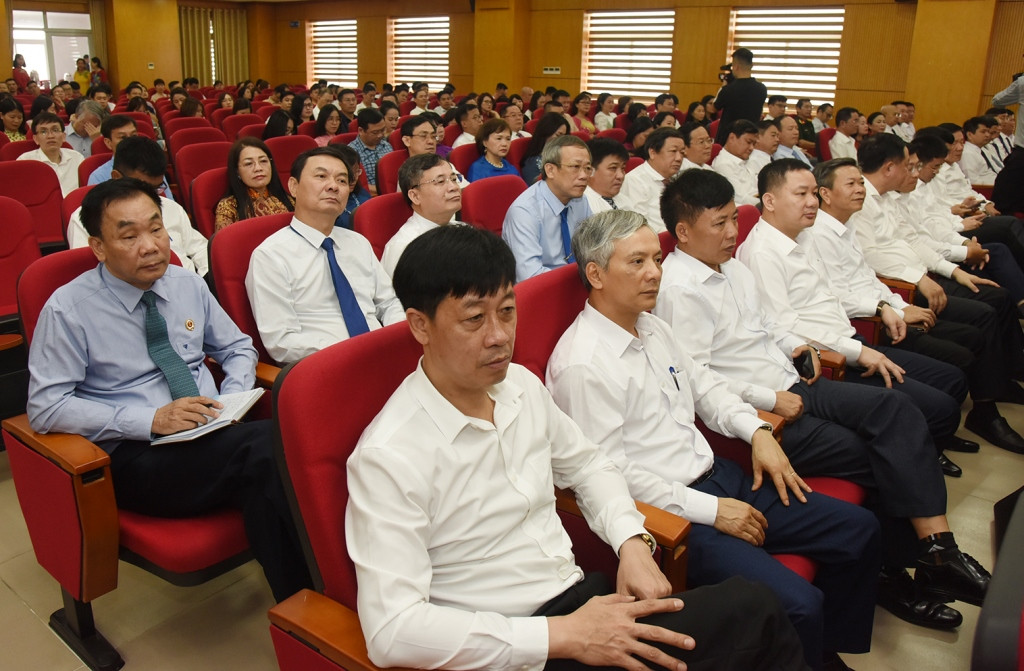 Các đại biểu tham dự hội nghị.