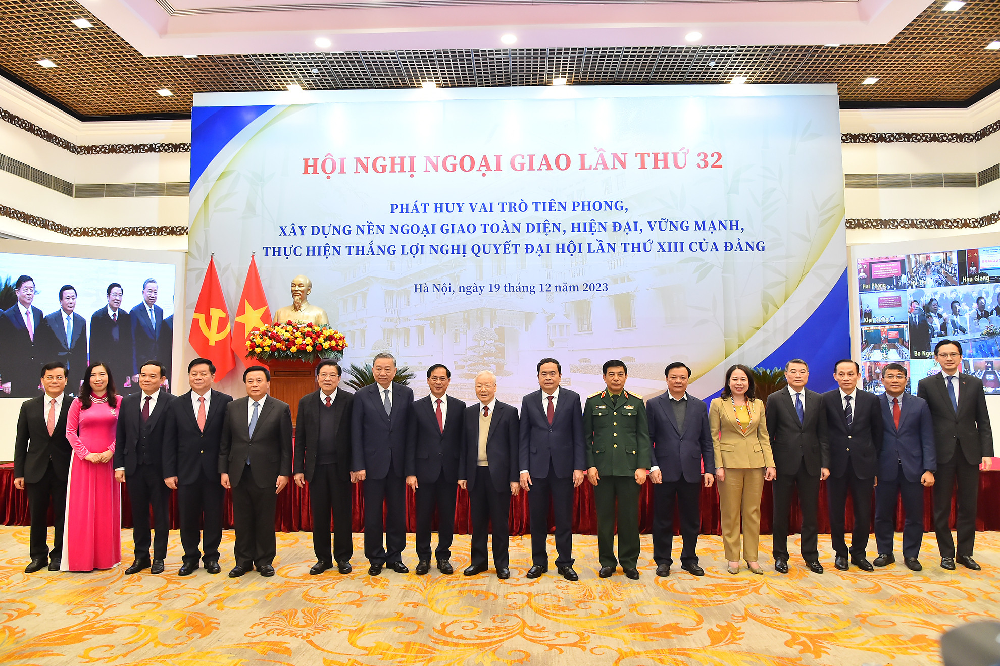 Tổng Bí thư Nguyễn Phú Trọng cùng các đồng chí lãnh đạo Đảng, Nhà nước và lãnh đạo Bộ Ngoại giao tại phiên khai mạc Hội nghị Ngoại giao lần thứ 32.