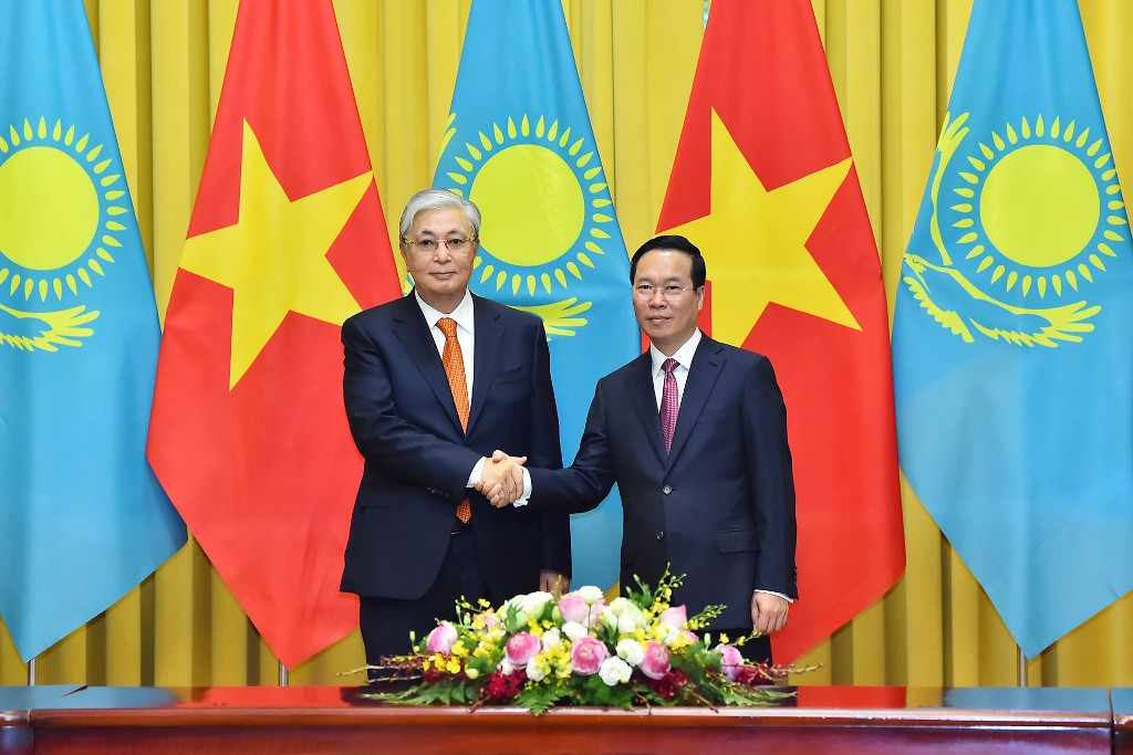 [Ảnh] Chủ tịch nước Võ Văn Thưởng đón, hội đàm với Tổng thống Cộng hòa Kazakhstan ảnh 8